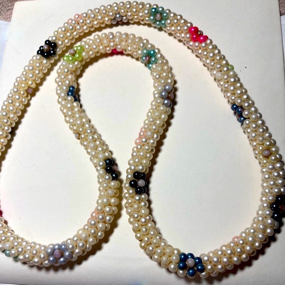 Thick beaded necklace w beaded flowers #486